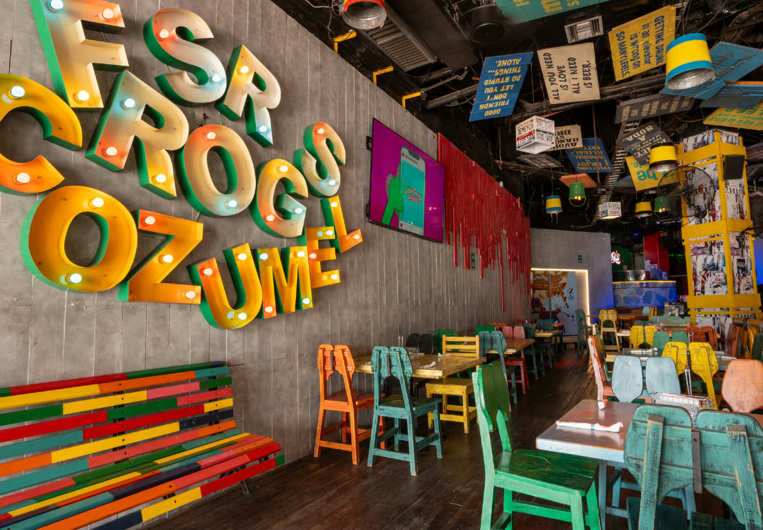El letrero de Señor Frog’s Cozumel International SSA dentro del restaurante