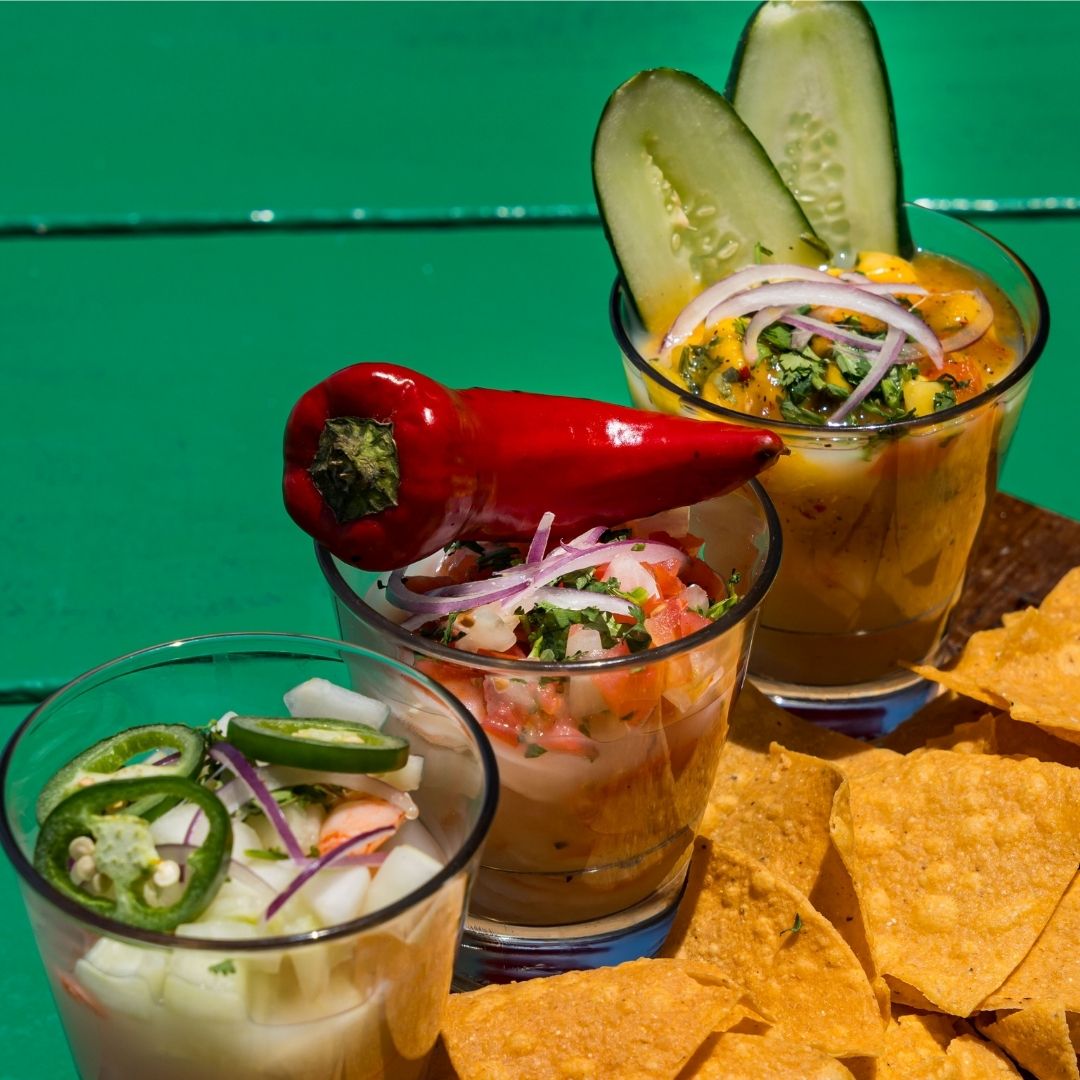 Tres vasos de ceviche con totopos en Señor Frog’s Fort Lauderdale