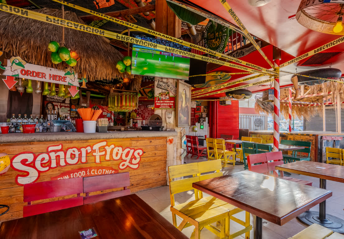 La terraza al aire libre de Señor Frog’s Los Cabos Party Zone