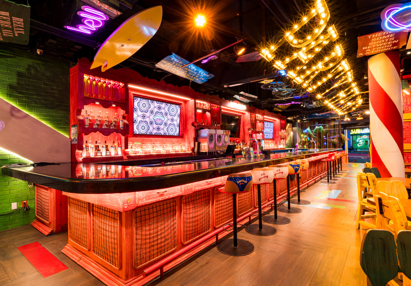 La barra de Señor Frog’s Los Cabos Party Zone