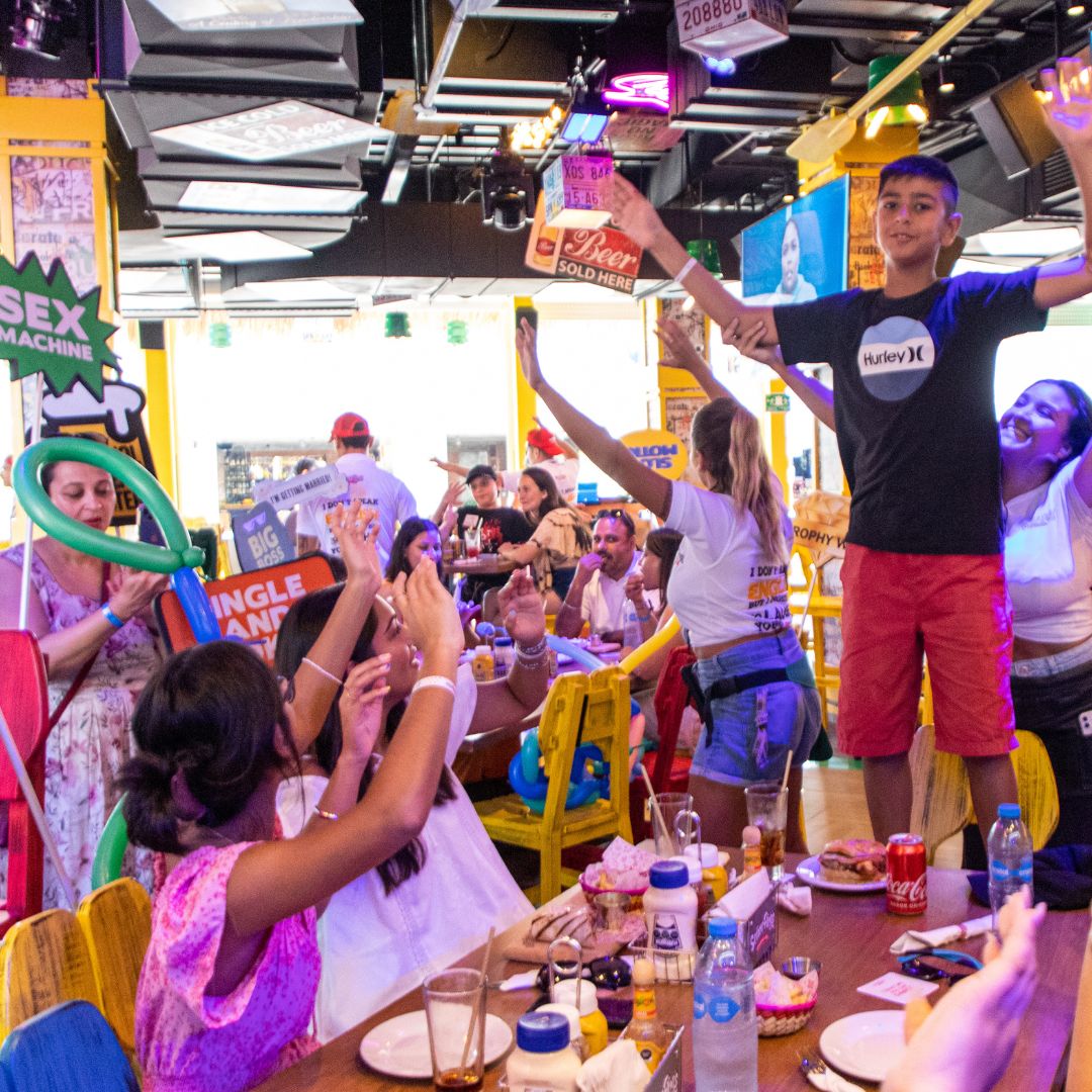 Baile y música en Señor Frog’s Los Cabos